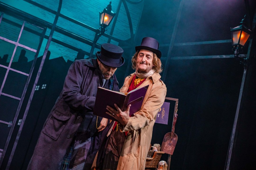Ben-Caplan-Richard-James_A-Sherlock-Carol_Marylebone-Theatre_Photography-by-Danny-Kaan Ben-Caplan-Richard-James_A-Sherlock-Carol_Marylebone-Theatre_Photography-by-Danny-Kaan