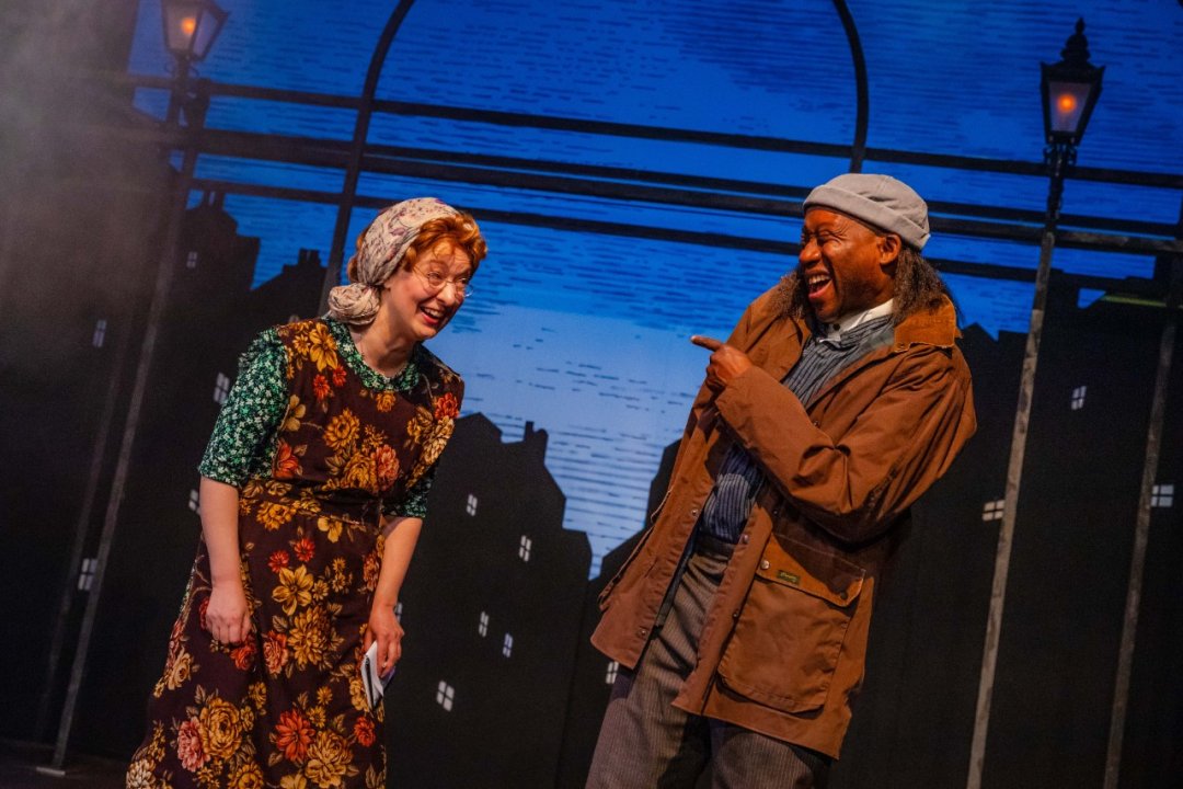Rosie-Armstrong-Damian-Lynch_A-Sherlock-Carol_Marylebone-Theatre_Photography-by-Danny-Kaan Rosie-Armstrong-Damian-Lynch_A-Sherlock-Carol_Marylebone-Theatre_Photography-by-Danny-Kaan