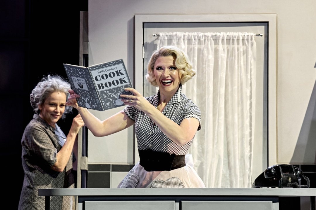 Alfred Hitchcock Presents - The Musical ett-Strallen Alfred Hitchcock Presents - The Musical ett-Strallen