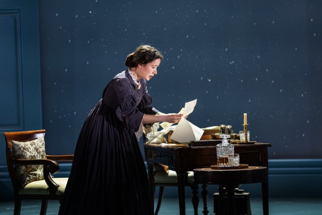 Elizabeth-Dulau-Mary-Any-Evans-in-Bird-Grove_2_credit-Johan-Persson Elizabeth-Dulau-Mary-Any-Evans-in-Bird-Grove_2_credit-Johan-Persson