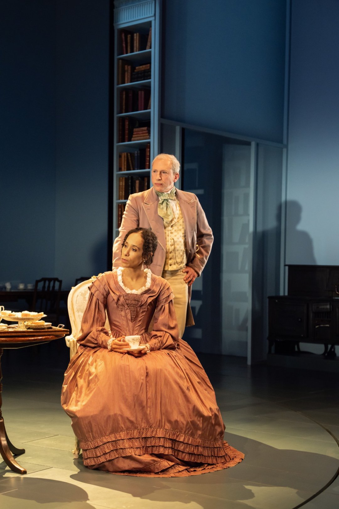Rebecca-Scroggs-Cara-Bray-and-Tom-Espiner-Charles-Bray-in-Bird-Grove_credit-Johan-Persson Rebecca-Scroggs-Cara-Bray-and-Tom-Espiner-Charles-Bray-in-Bird-Grove_credit-Johan-Persson