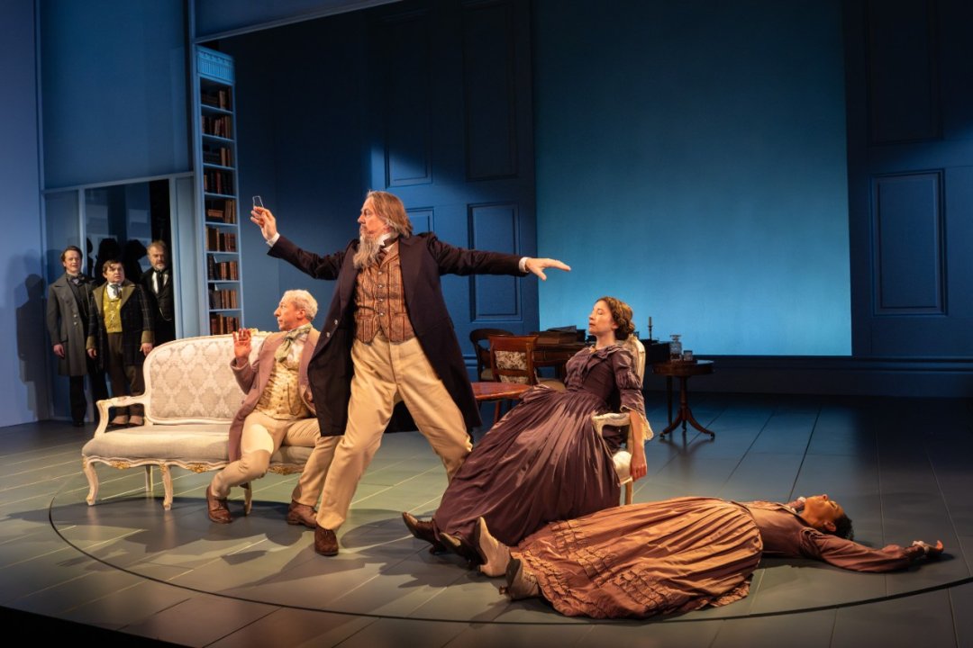 The-Bird-Grove-company_Hampstead-Theatre_credit-Johan-Persson The-Bird-Grove-company_Hampstead-Theatre_credit-Johan-Persson