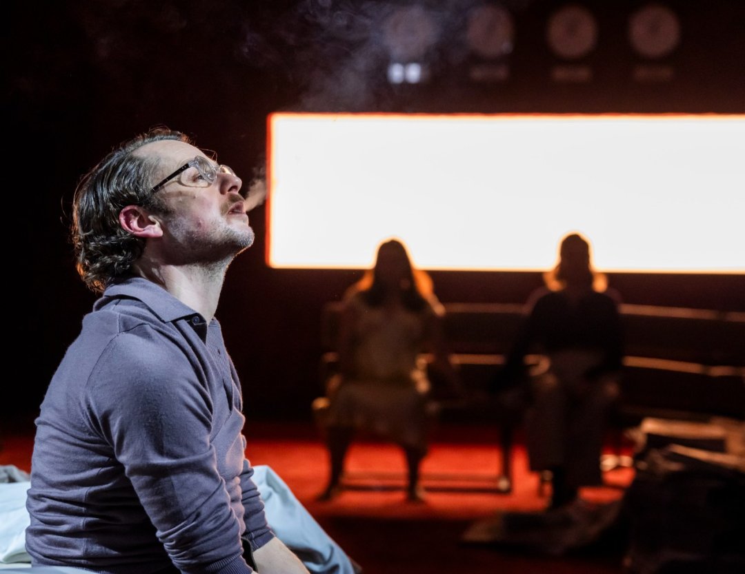 10.-Alex-Waldmann-in-Broken-Glass-at-the-Young-Vic-c-Tristram-Kenton 10.-Alex-Waldmann-in-Broken-Glass-at-the-Young-Vic-c-Tristram-Kenton