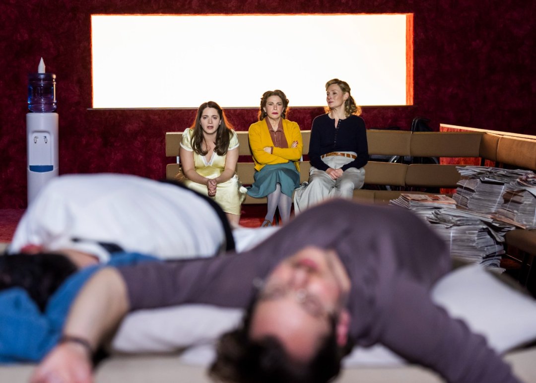 11.-Pearl-Chanda-Juliet-Cowan-Nancy-Carroll-in-Broken-Glass-at-the-Young-Vic-c-Tristram-Kenton 11.-Pearl-Chanda-Juliet-Cowan-Nancy-Carroll-in-Broken-Glass-at-the-Young-Vic-c-Tristram-Kenton