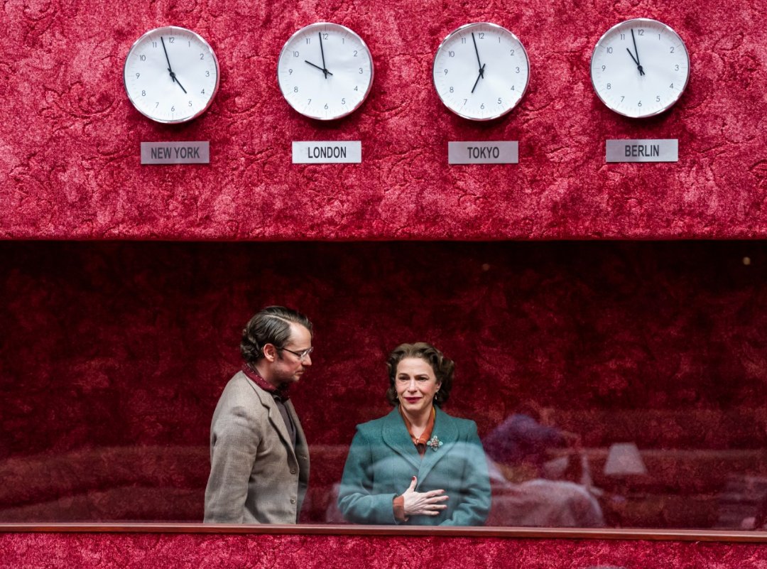 3.-Alex-Waldmann-and-Juilet-Cowan-in-Broken-Glass-at-the-Young-Vic-c-Tristram-Kenton 3.-Alex-Waldmann-and-Juilet-Cowan-in-Broken-Glass-at-the-Young-Vic-c-Tristram-Kenton
