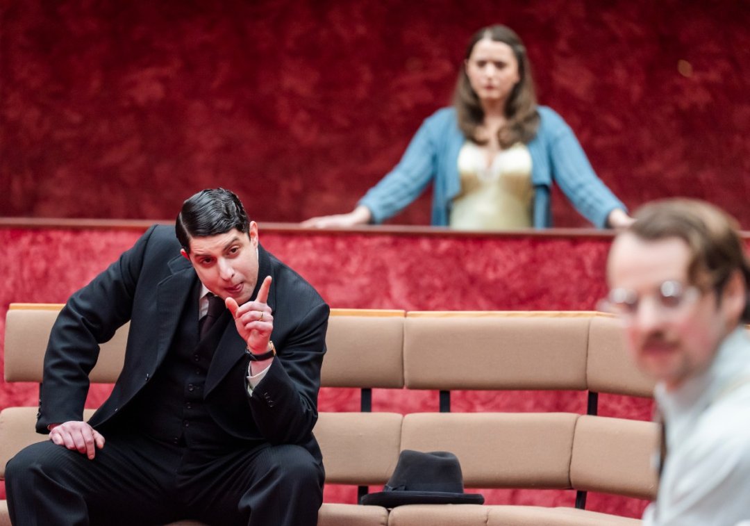 8.-Eli-Gelb-Pearl-Chanda-and-Alex-Waldmann-in-Broken-Glass-at-the-Young-Vic-c-Tristram-Kenton 8.-Eli-Gelb-Pearl-Chanda-and-Alex-Waldmann-in-Broken-Glass-at-the-Young-Vic-c-Tristram-Kenton