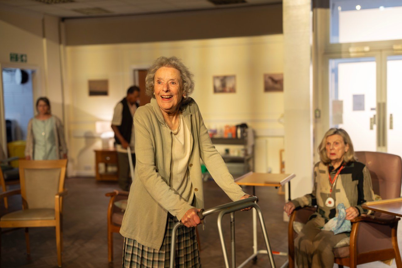 Linda-Bassett-and-Ann-Mitchell-in-CARE-at-the-Young-Vic-credit-Johan-Persson Linda-Bassett-and-Ann-Mitchell-in-CARE-at-the-Young-Vic-credit-Johan-Persson