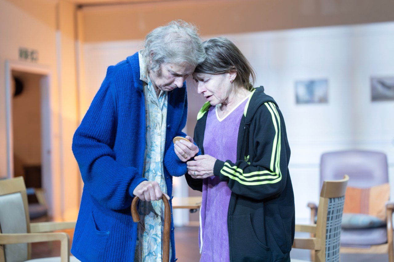 Linda-Bassett-and-Hayley-Carmichael-in-CARE-at-the-Young-Vic-credit-Johan-Persson1 Linda-Bassett-and-Hayley-Carmichael-in-CARE-at-the-Young-Vic-credit-Johan-Persson1