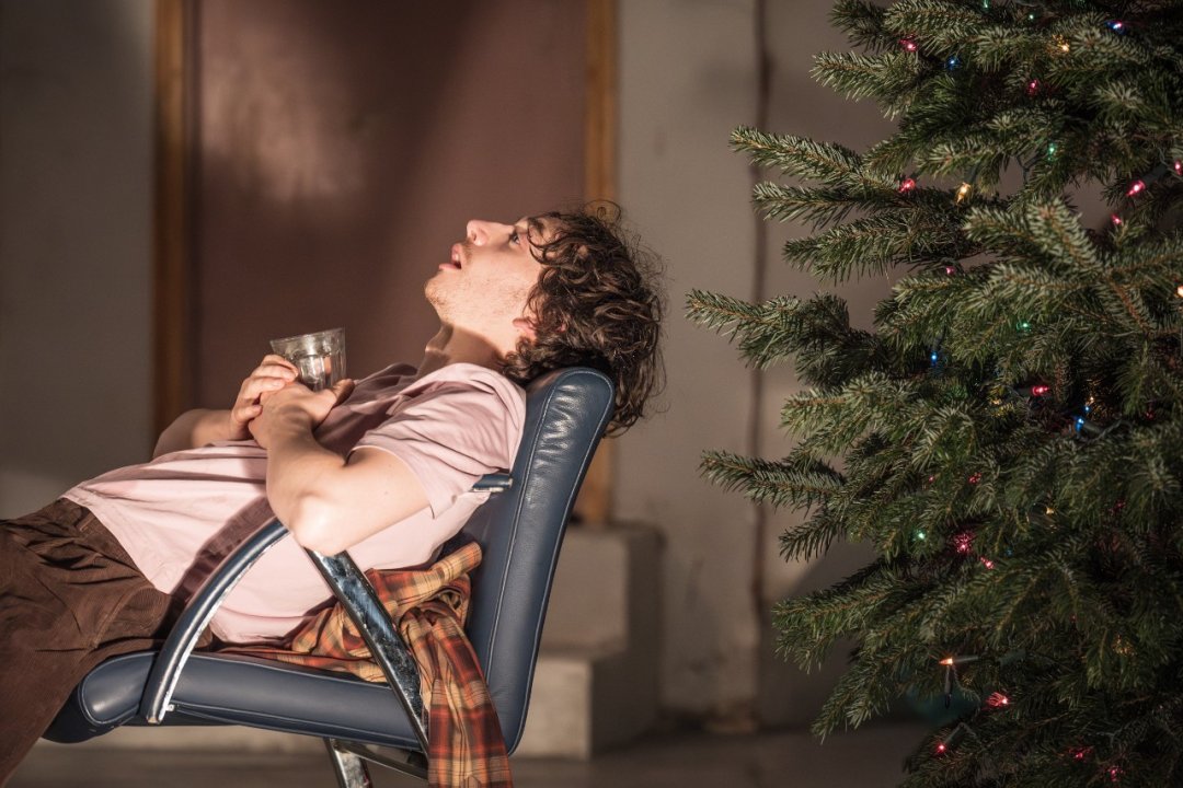 Christmas-Day-Almeida-Theatre.-Samuel-Blenkin.-Photo-Marc-Brenner Christmas-Day-Almeida-Theatre.-Samuel-Blenkin.-Photo-Marc-Brenner