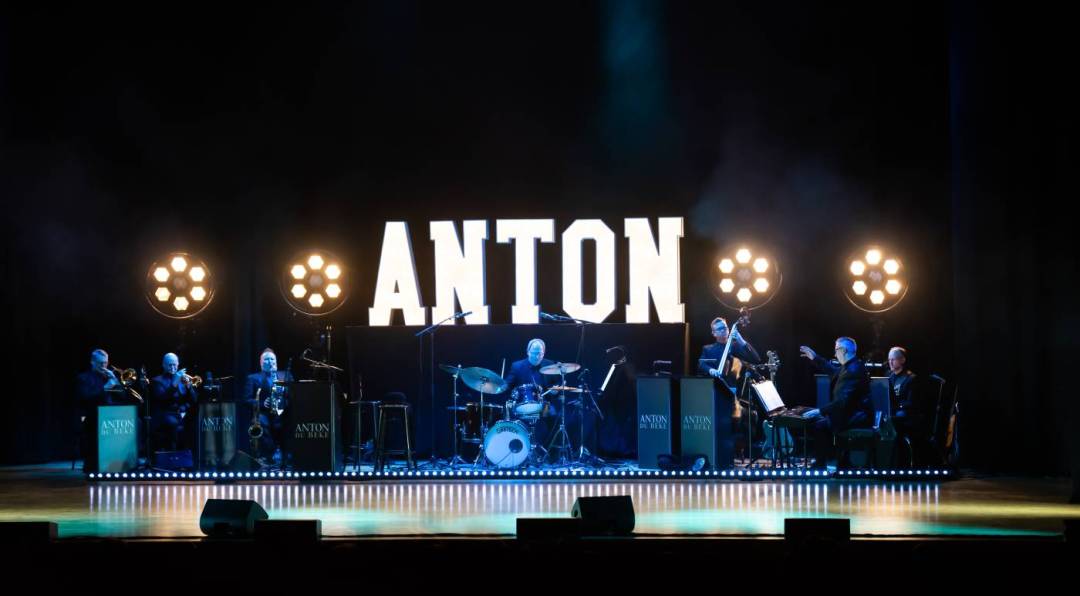 Christmas with Anton Du Beke (2023) Christmas with Anton Du Beke (2023)