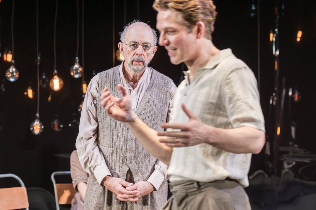 7.-Richard-Schiff-Bohr-and-Damien-Molony-Heisenberg-in-Copenhagen_credit-Marc-Brenner 7.-Richard-Schiff-Bohr-and-Damien-Molony-Heisenberg-in-Copenhagen_credit-Marc-Brenner