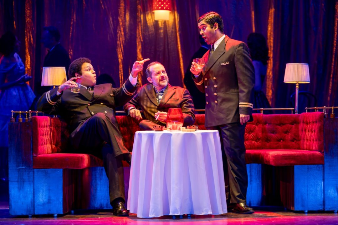 Joshua-Blue-Andrew-Foster-Williams-Darwin-Prakash-ENOs-Cosi-fan-tutte-2026-©-James-Glossop-011 Joshua-Blue-Andrew-Foster-Williams-Darwin-Prakash-ENOs-Cosi-fan-tutte-2026-©-James-Glossop-011