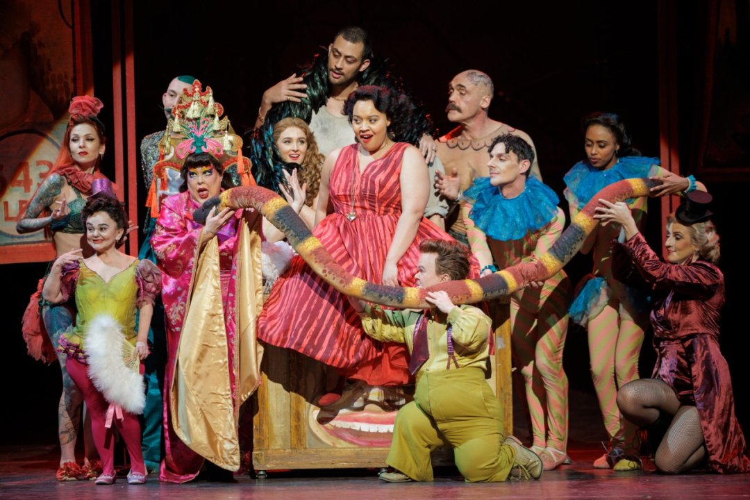 Taylor-Raven-Skills-Ensemble-ENOs-Cosi-fan-tutte-2026-©-James-Glossop-049 Taylor-Raven-Skills-Ensemble-ENOs-Cosi-fan-tutte-2026-©-James-Glossop-049
