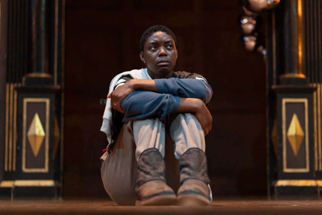 Deep-Azure-Selina-Jones-as-Azure-at-Shakespeares-Globe-c.Sam-Taylor Deep-Azure-Selina-Jones-as-Azure-at-Shakespeares-Globe-c.Sam-Taylor