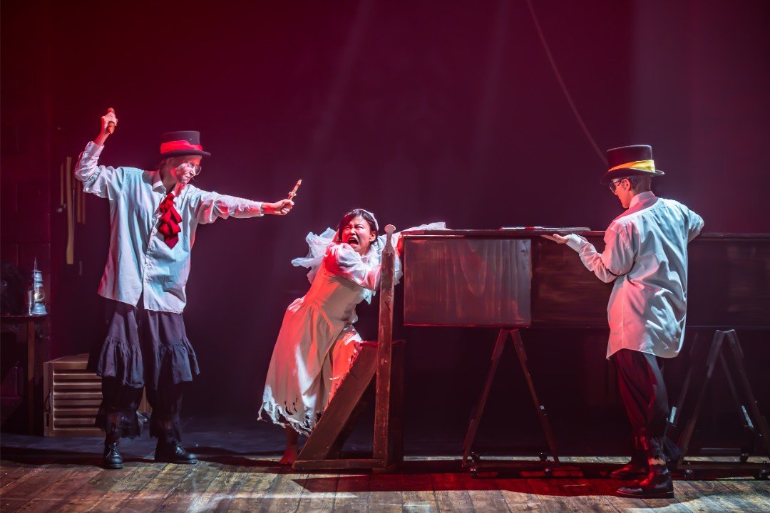Phoebe Naughton, Mei Mac and B Terry in Dracula Phoebe Naughton, Mei Mac and B Terry in Dracula