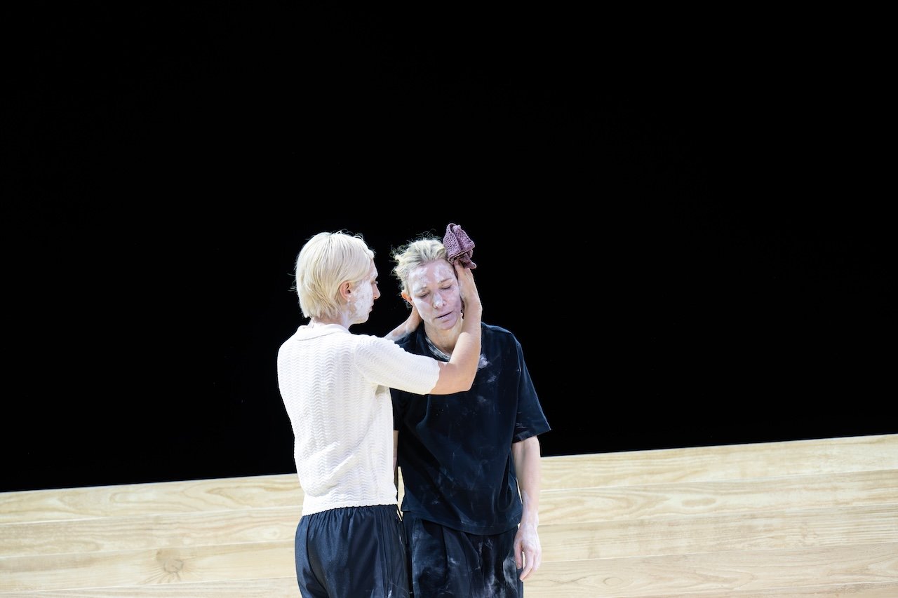 Ella-Lily-Hyland-Chrysothemis-and-Cate-Blanchett-Electra-in-Electra-Persona-at-the-National-Theatre.-c-Monika-Rittershaus-241 Ella-Lily-Hyland-Chrysothemis-and-Cate-Blanchett-Electra-in-Electra-Persona-at-the-National-Theatre.-c-Monika-Rittershaus-241