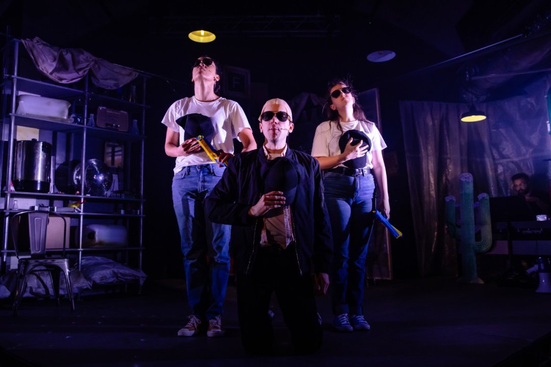 Natalie-Winsor-Richard-Costello-Nikki-Biddington-Faking-Bad-The-Turbine-Theatre-Photo-Credit-Danny-Kaan. Natalie-Winsor-Richard-Costello-Nikki-Biddington-Faking-Bad-The-Turbine-Theatre-Photo-Credit-Danny-Kaan.