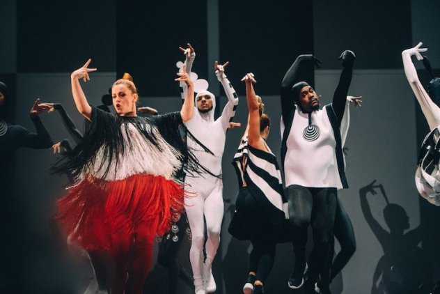 8-Jean-Paul-Gaultier-Fashion-Freak-Show 8-Jean-Paul-Gaultier-Fashion-Freak-Show