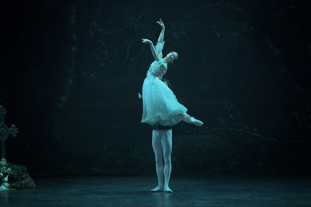 Alina-Cojocaru-and-Isaac-Hernandez-in-Giselle-c-Laurent-Liotardo-1 Alina-Cojocaru-and-Isaac-Hernandez-in-Giselle-c-Laurent-Liotardo-1