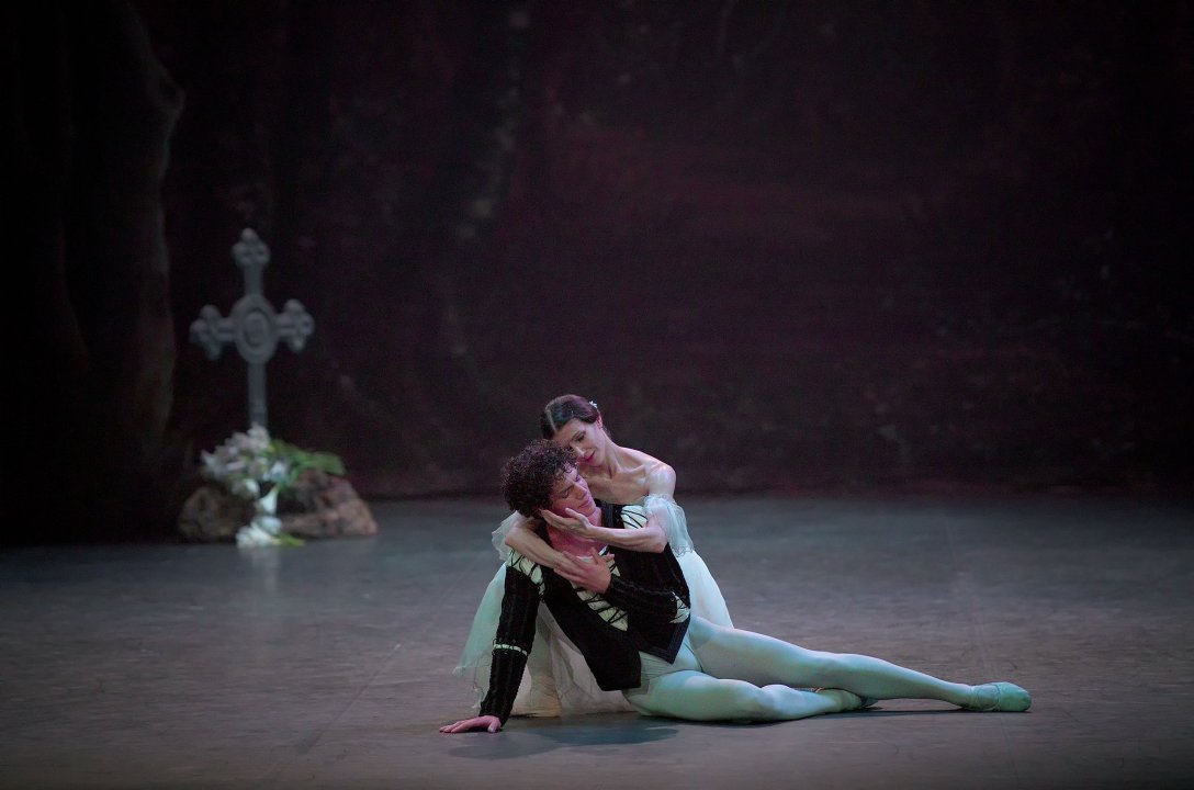 Alina-Cojocaru-and-Isaac-Hernandez-in-Giselle-c-Laurent-Liotardo-2 Alina-Cojocaru-and-Isaac-Hernandez-in-Giselle-c-Laurent-Liotardo-2