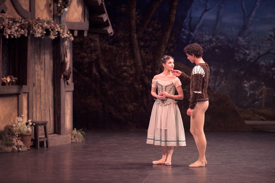 Alina-Cojocaru-and-Isaac-Hernandez-in-Giselle-c-Laurent-Liotardo-3 Alina-Cojocaru-and-Isaac-Hernandez-in-Giselle-c-Laurent-Liotardo-3