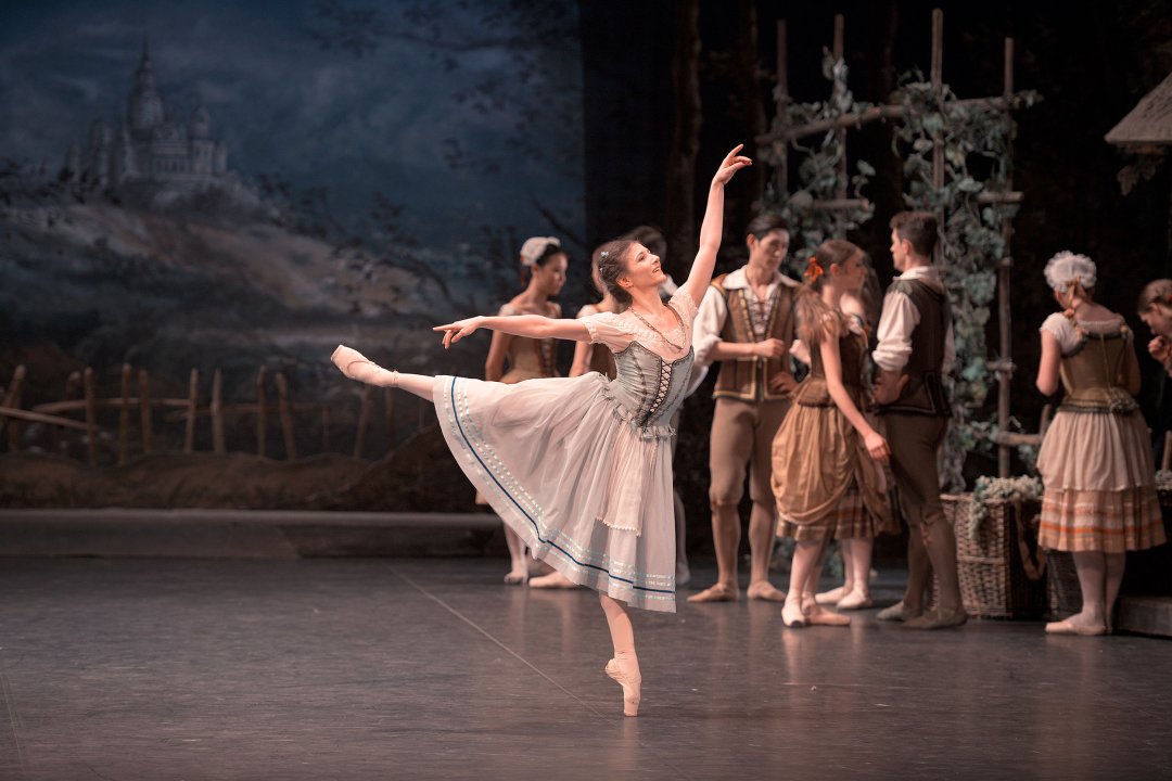 Alina-Cojocaru-in-Giselle-c-Laurent-Liotardo Alina-Cojocaru-in-Giselle-c-Laurent-Liotardo