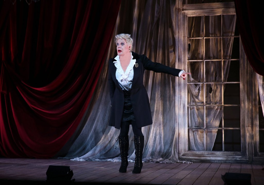 Great Expectations starring Eddie Izzard. Photo by Carol Rosegg Great Expectations starring Eddie Izzard. Photo by Carol Rosegg