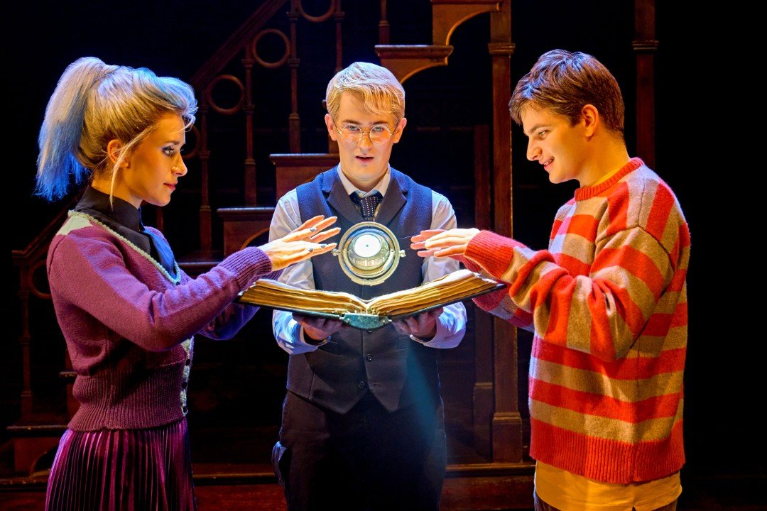 3.-Delphi-Sophie-Matthew-Scorpius-Kai-Spackman-Albus-Joshua-Sullivan-photo-by-Manuel-Harlan 3.-Delphi-Sophie-Matthew-Scorpius-Kai-Spackman-Albus-Joshua-Sullivan-photo-by-Manuel-Harlan