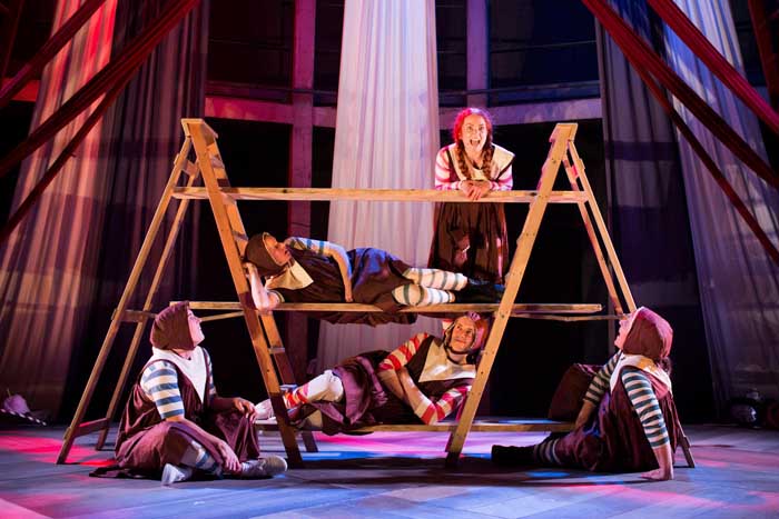 Hetty Feather at the Vaudeville Theatre Hetty Feather at the Vaudeville Theatre