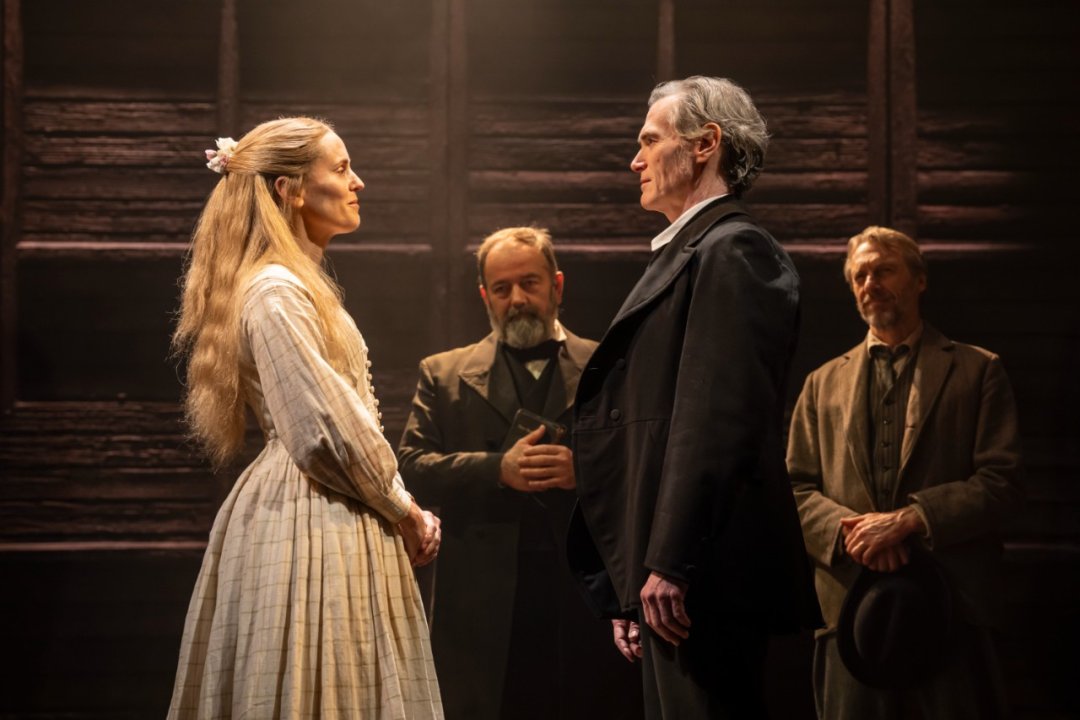 HIGH-NOON.-Denise-Gough-Amy-Fowler-Billy-Crudup-Will-Kane-and-Company.-Photo-Johan-Persson-2 HIGH-NOON.-Denise-Gough-Amy-Fowler-Billy-Crudup-Will-Kane-and-Company.-Photo-Johan-Persson-2