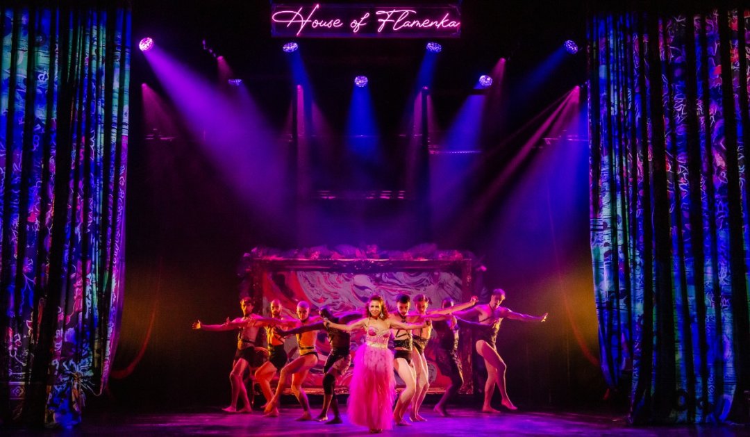 Karen-Ruimy-and-The-Cast-of-House-of-Flamenka-House-of-Flamenka-Photo-credit-Danny-Kaan Karen-Ruimy-and-The-Cast-of-House-of-Flamenka-House-of-Flamenka-Photo-credit-Danny-Kaan