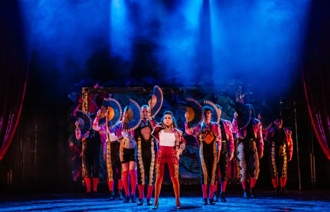 Karen-Ruimy-and-The-Cast-of-House-of-Flamenka-House-of-Flamenka-Photo-credit-Danny-Kaan Karen-Ruimy-and-The-Cast-of-House-of-Flamenka-House-of-Flamenka-Photo-credit-Danny-Kaan