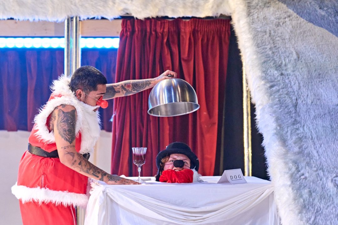 How Does Santa Go Down The Chimney? How Does Santa Go Down The Chimney?