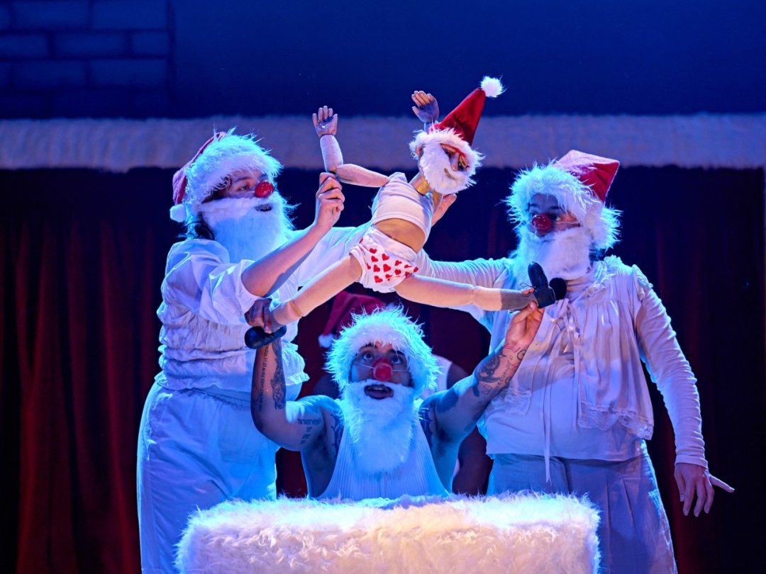 How Does Santa Go Down The Chimney? How Does Santa Go Down The Chimney?