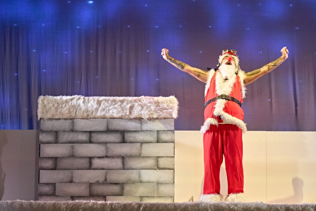 How Does Santa Go Down The Chimney? How Does Santa Go Down The Chimney?