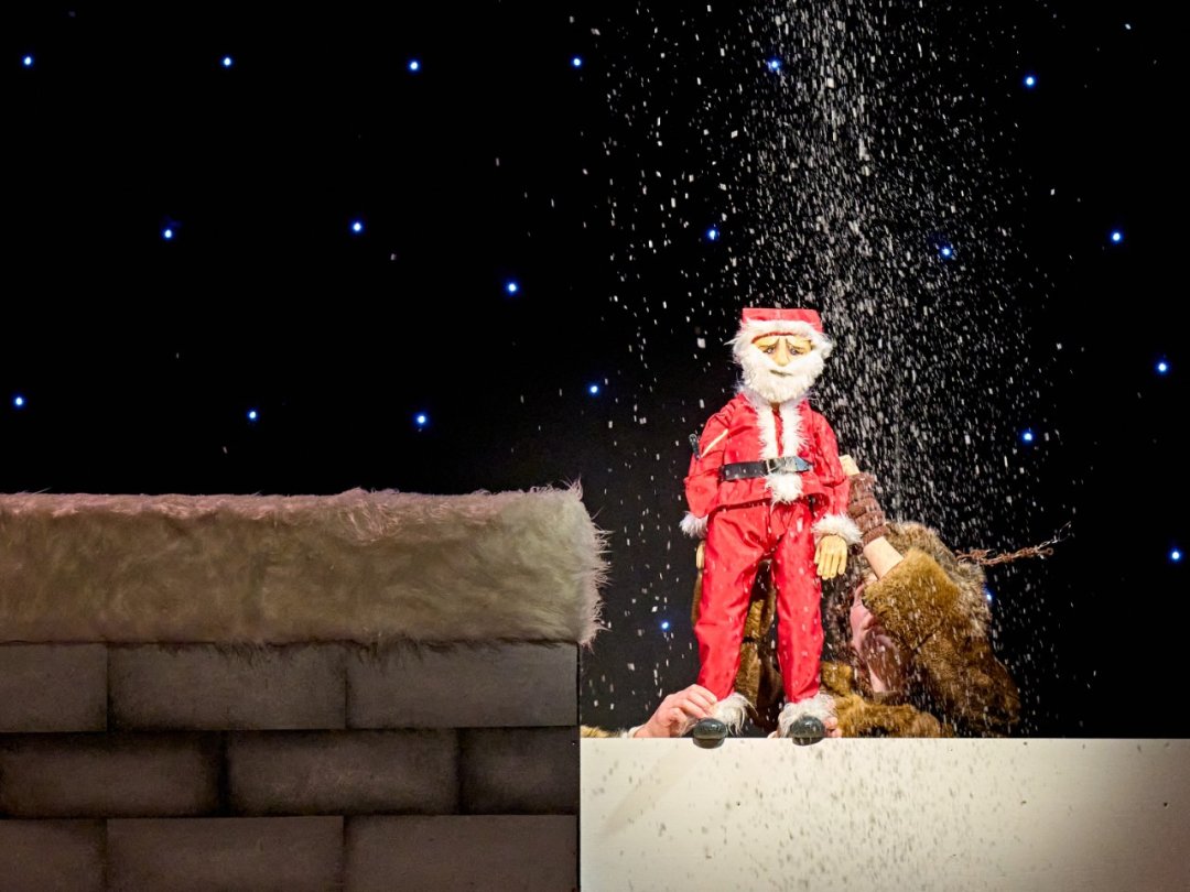 How Does Santa Go Down The Chimney? How Does Santa Go Down The Chimney?