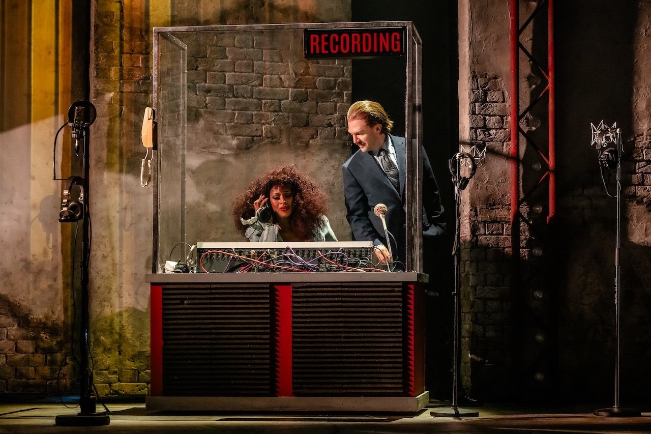 Alexandra-Burke-as-Chaka-Khan-Peter-Houston-as-Bob-Monaco-in-IM-EVERY-WOMAN-credit-Danny-Kaan Alexandra-Burke-as-Chaka-Khan-Peter-Houston-as-Bob-Monaco-in-IM-EVERY-WOMAN-credit-Danny-Kaan
