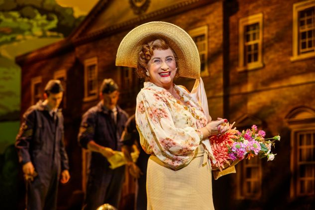 Caroline-Quentin-Mrs-Malaprop-in-Jack-Absolute-Flies-Again-at-the-National-Theatre_0192.-Photo-by-Brinkhoff-Moegenburg Caroline-Quentin-Mrs-Malaprop-in-Jack-Absolute-Flies-Again-at-the-National-Theatre_0192.-Photo-by-Brinkhoff-Moegenburg