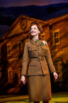Helena-Wilson-Julia-Melville-in-Jack-Absolute-Flies-Again-at-the-National-Theatre_1249.-Photo-by-Brinkhoff-Moegenburg Helena-Wilson-Julia-Melville-in-Jack-Absolute-Flies-Again-at-the-National-Theatre_1249.-Photo-by-Brinkhoff-Moegenburg