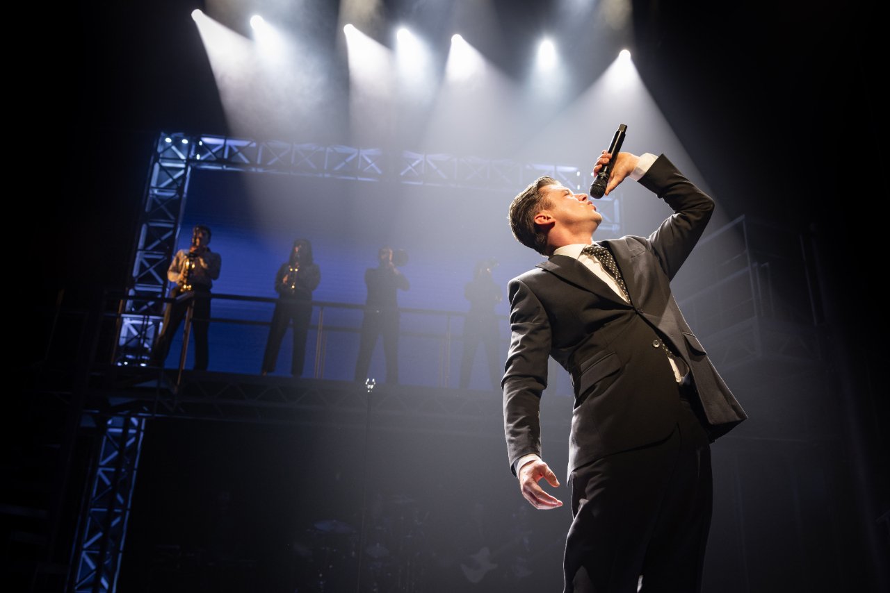Luke-Baker-as-Frankie-Valli-in-JERSEY-BOYS-credit-Mark-Senior Luke-Baker-as-Frankie-Valli-in-JERSEY-BOYS-credit-Mark-Senior