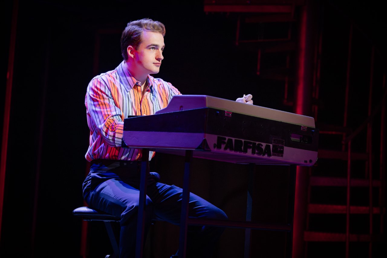 Toby-Miles-as-Bob-Gaudio-in-JERSEY-BOYS-credit-Mark-Senior Toby-Miles-as-Bob-Gaudio-in-JERSEY-BOYS-credit-Mark-Senior