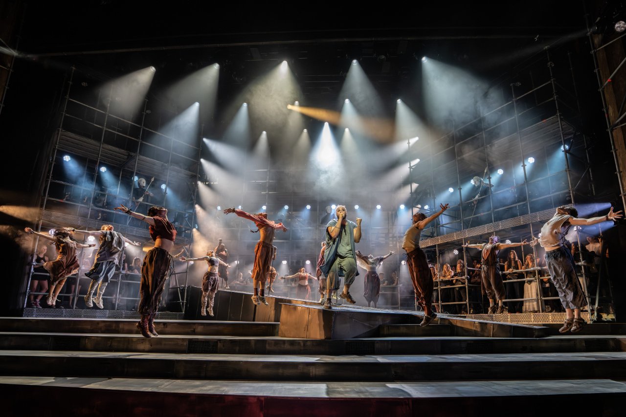 JCS-Company-Billy-Luke-Nevers-Centre-Credit-Johan-Persson-02328 JCS-Company-Billy-Luke-Nevers-Centre-Credit-Johan-Persson-02328