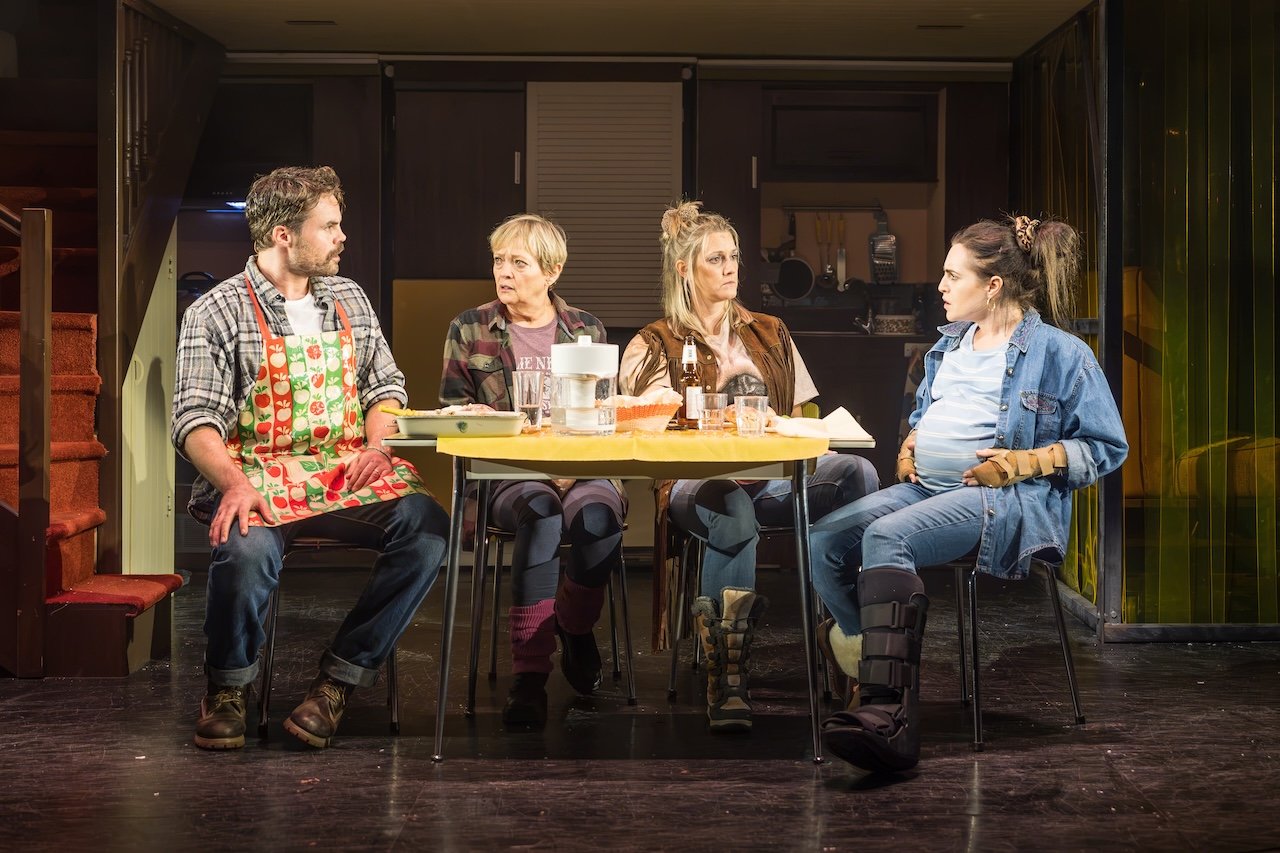 Peter-Hannah-Buddy-Levaco-Maria-Friedman-Kimberly-Levaco-Alice-Fearn-Debra-Niamh-Perry-Pattie-Levaco-in-Kimberly-Akimbo_credit-Marc-Brenner Peter-Hannah-Buddy-Levaco-Maria-Friedman-Kimberly-Levaco-Alice-Fearn-Debra-Niamh-Perry-Pattie-Levaco-in-Kimberly-Akimbo_credit-Marc-Brenner