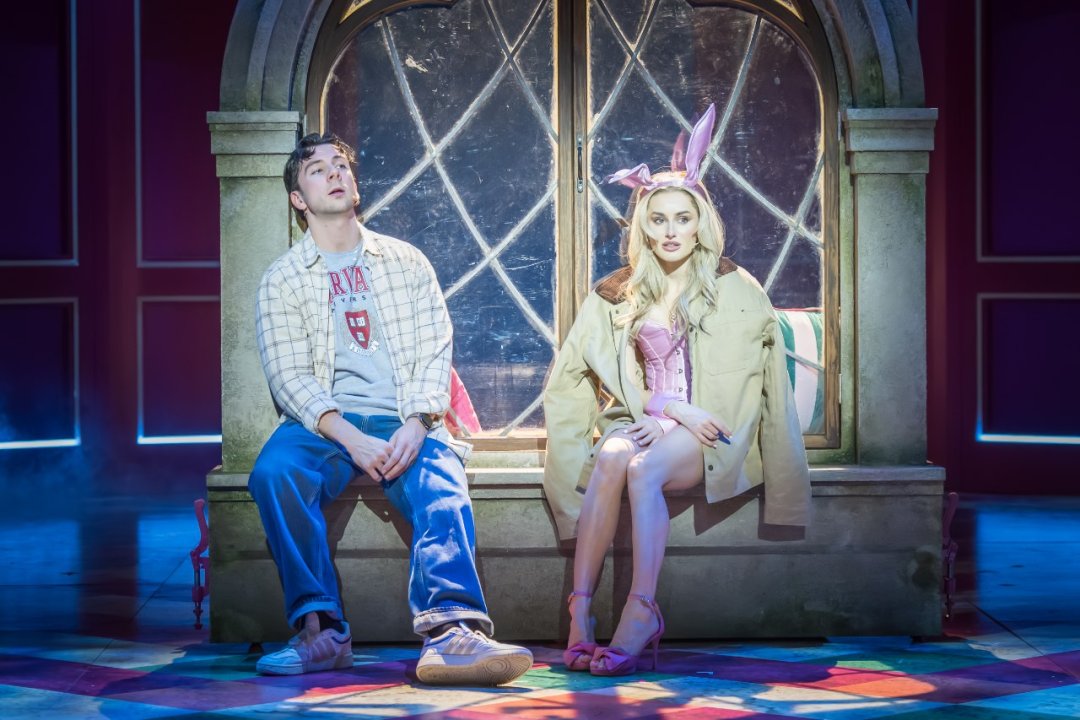 George-Crawford-as-Emmett-Amber-Davies-as-Elle-Woods-in-LEGALLY-BLONDE-credit-Marc-Brenner George-Crawford-as-Emmett-Amber-Davies-as-Elle-Woods-in-LEGALLY-BLONDE-credit-Marc-Brenner