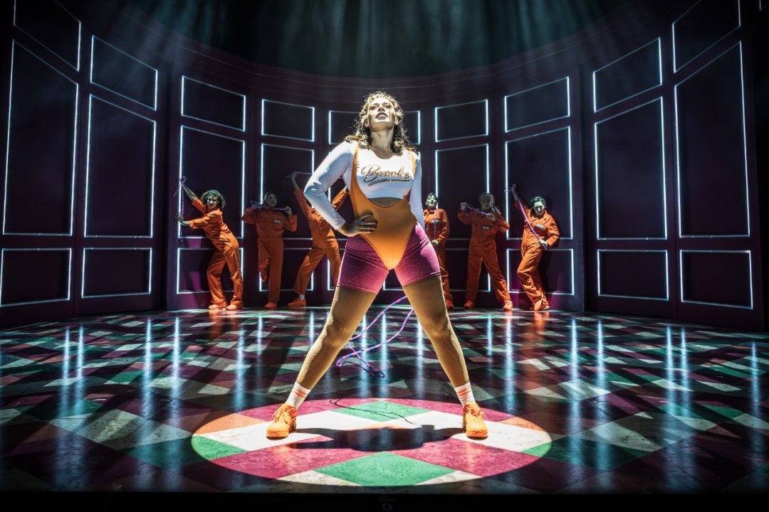 Jocasta-Almgill-as-Brooke-in-LEGALLY-BLONDE-credit-Marc-Brenner Jocasta-Almgill-as-Brooke-in-LEGALLY-BLONDE-credit-Marc-Brenner