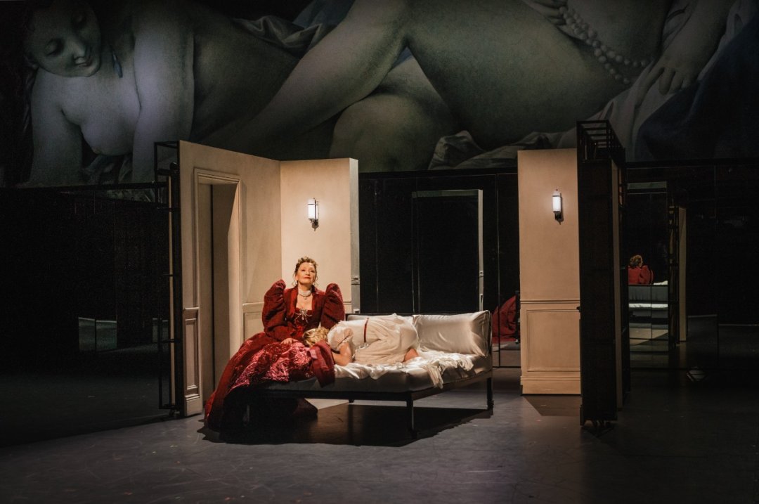 13.-Lesley-Manville-Marquise-de-Merteuil-and-Hannah-van-der-Westhuysen-Cecile-de-Volanges-in-Les-Liaisons-Dangereuses-at-the-National-Theatre.-Photographer-Sarah-Lee 13.-Lesley-Manville-Marquise-de-Merteuil-and-Hannah-van-der-Westhuysen-Cecile-de-Volanges-in-Les-Liaisons-Dangereuses-at-the-National-Theatre.-Photographer-Sarah-Lee
