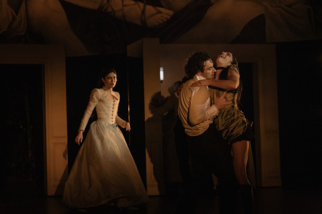 3.-Monica-Barbaro-Madame-de-Tourvel-Aidan-Turner-Vicomte-de-Valmont-and-Lucia-Chocarro-Emilie-in-Les-Liaisons-Dangereuses-at-the-National-Theatre.-Photographer-Sarah-Lee 3.-Monica-Barbaro-Madame-de-Tourvel-Aidan-Turner-Vicomte-de-Valmont-and-Lucia-Chocarro-Emilie-in-Les-Liaisons-Dangereuses-at-the-National-Theatre.-Photographer-Sarah-Lee