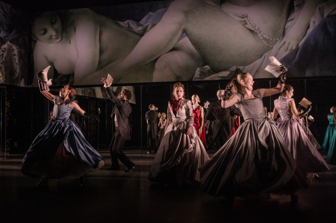 4.-The-cast-of-Les-Liaisons-Dangereuses-at-the-National-Theatre.-Photographer-Sarah-Lee 4.-The-cast-of-Les-Liaisons-Dangereuses-at-the-National-Theatre.-Photographer-Sarah-Lee