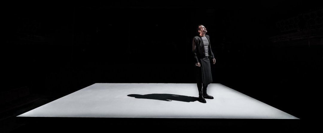 David-Tennant-in-MACBETH-Donmar-Photo-by-Marc-Brenner2 David-Tennant-in-MACBETH-Donmar-Photo-by-Marc-Brenner2
