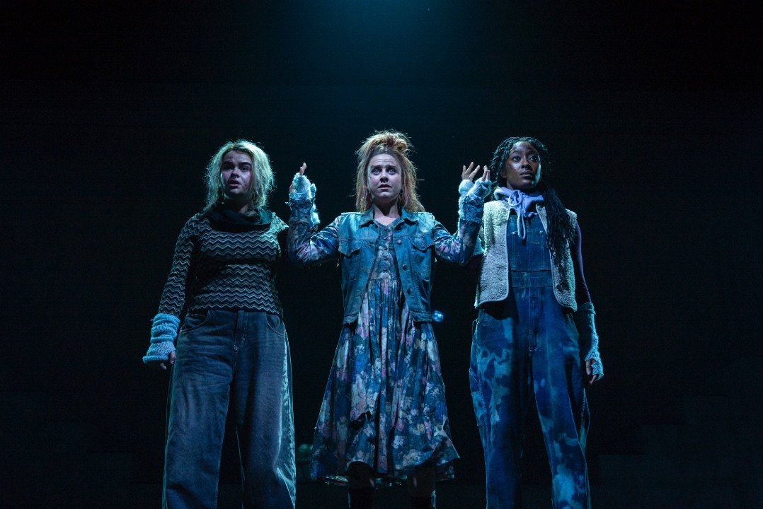 MACBETH.-Lola-Shalam-Lucy-Mangan-and-Danielle-Fiamanya.-Photo-Matt-Humphrey MACBETH.-Lola-Shalam-Lucy-Mangan-and-Danielle-Fiamanya.-Photo-Matt-Humphrey